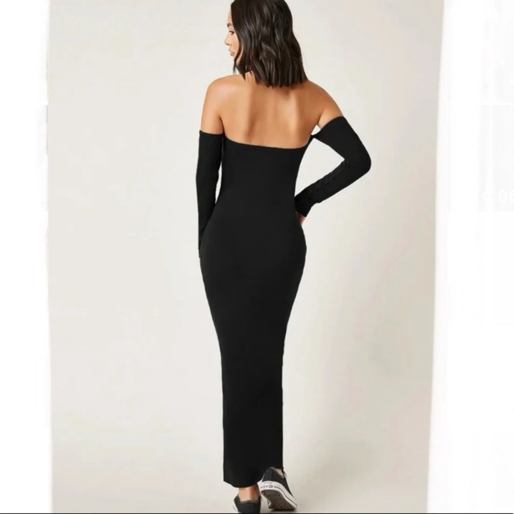 SOLD Long Sleeve Cold shoulder Maxi Dress Black - Picture 2 of 5